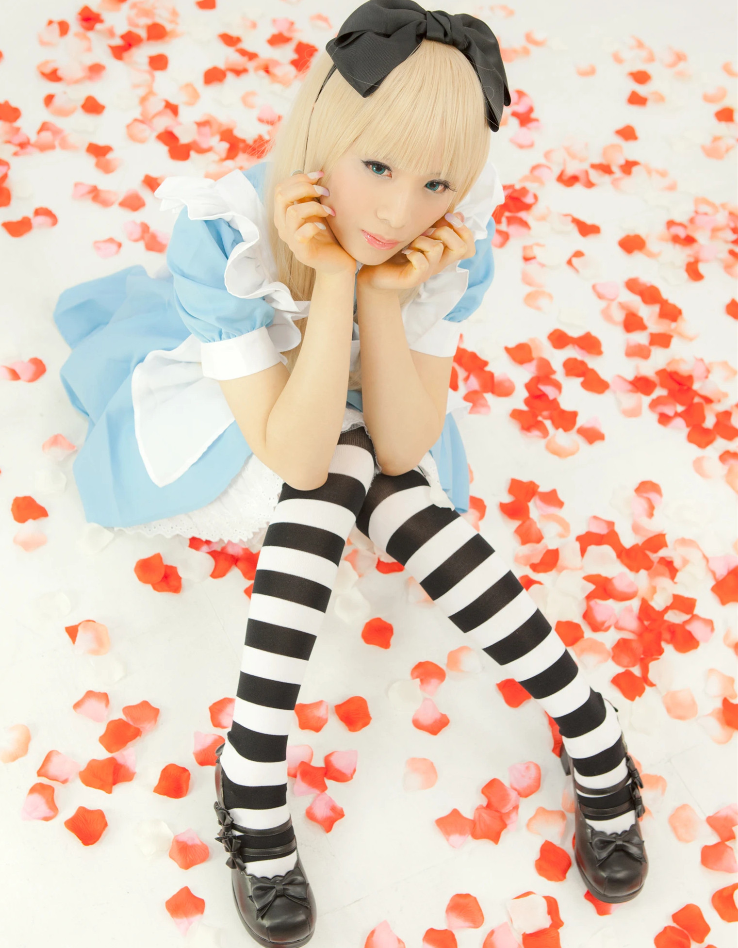 うさ吉/うさ吉/Usakichi うさ吉化身性感女仆，116张高清写真 FlameWorks Rummy系列，带你进入一个充满挑逗与幻想的世界。纤细长腿在高跟鞋的衬托下更显诱人，樱桃小嘴欲说还休。文艺与情趣的完美结合，日系女神的极致诱惑，尽在Usakichi的曼妙身姿中。准备好被点燃了吗？
