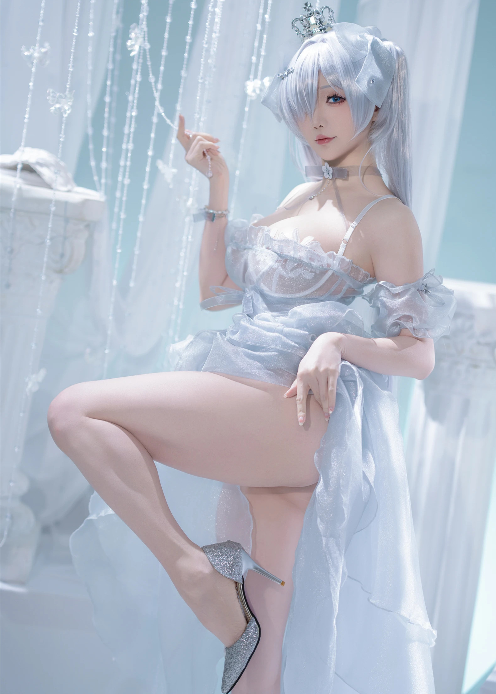 星之迟迟/星之迟迟/Coser小姐姐星之迟迟倾情演绎NIKKE灰姑娘，在阳光房内展现年轻性感的迷人气质。37张私房写真，记录女神的美好瞬间，细跟高跟鞋更显性感妩媚。169MB高清写真，带你走进星之迟迟的梦幻世界，感受那份阳光下的诱惑！