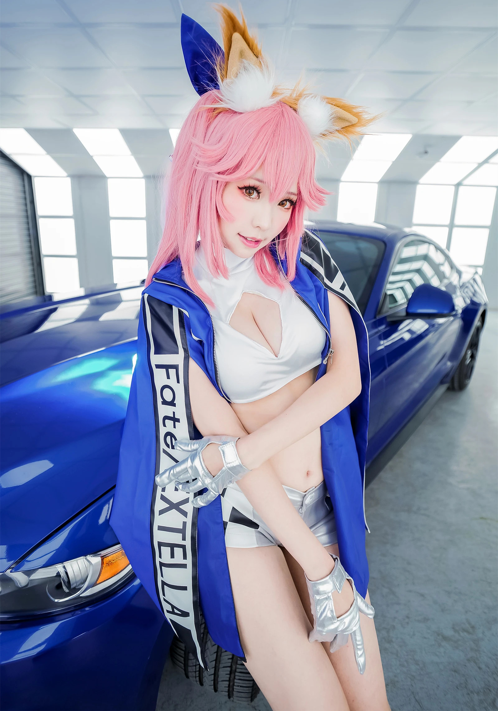 ElyEE子/ElyEE子/Ely_eee(ElyEE子)带来COS服的极致诱惑！青春女生写真，化身玉藻前赛车娘，尽显神颜的绝美与性感高贵的魅力。九头身完美比例，美臀诱惑，诱人修长腿部，带来极致的视觉盛宴。Ely_eee的COS作品，带你感受赛道上的速度与激情！