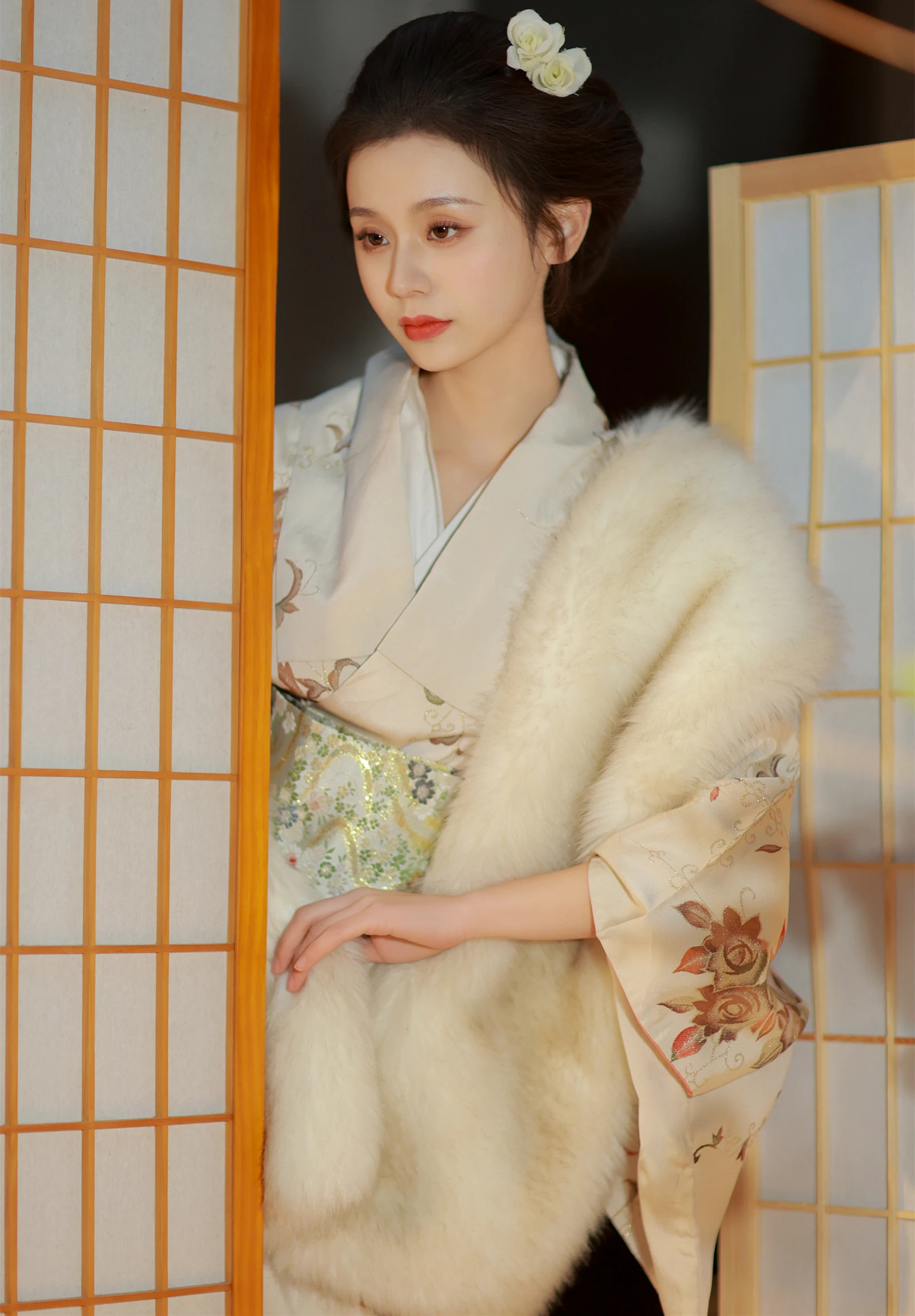彭小鸭呀/艺图语/[YITUYU]艺图语呈现彭小鸭呀的青春唯美！日式房间的和服写真，尽显初恋脸的清纯与玉肌雪肤的娇嫩。曼妙身姿在冬日阳光下，散发干净气质美女的独特魅力。彭小鸭呀的写真，带你重温那份冬日里的美好记忆！
