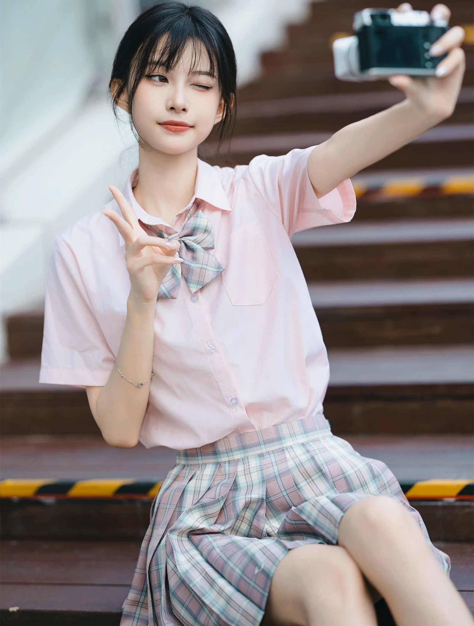 艺图语/艺图语/艺图语最新小清新图集，镜头聚焦JK制服美少女的游乐场日记。看高束马尾的学妹，如何在洒脱率真中，释放内敛的光彩。逆天身材与修直美腿，在阳光下谱写一曲青春的赞歌。