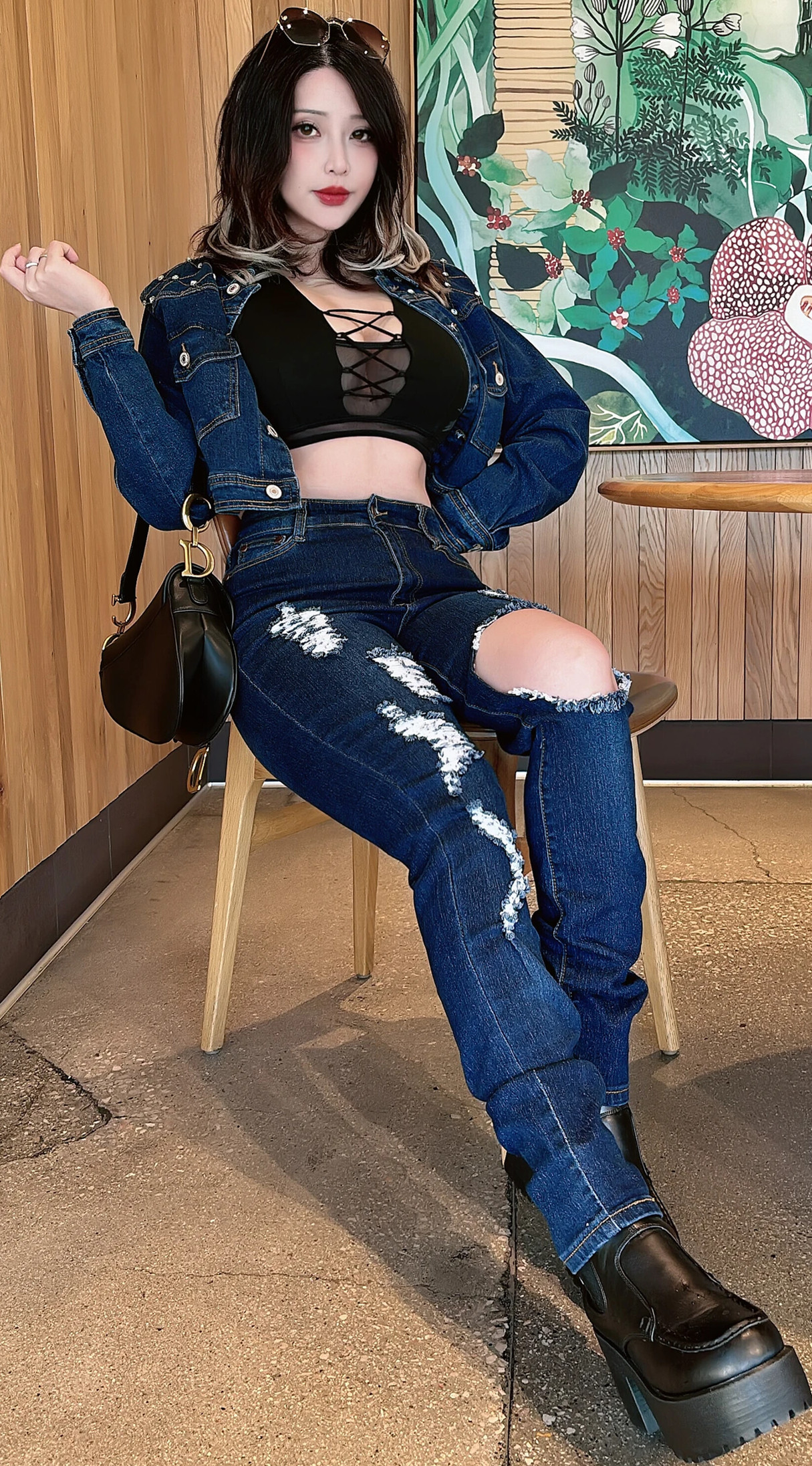 Hana bunny/Hana bunny/Hana Bunny的Denim Bunny系列，释放真实私密感和居家初恋气质！牛仔裤包裹着轻熟优雅的身姿，尽显清冷气质和透白肤质。身材逆天的曲线美人，胸线迷人的诱惑，以及臀腿一体的完美线条感，让你怦然心动！