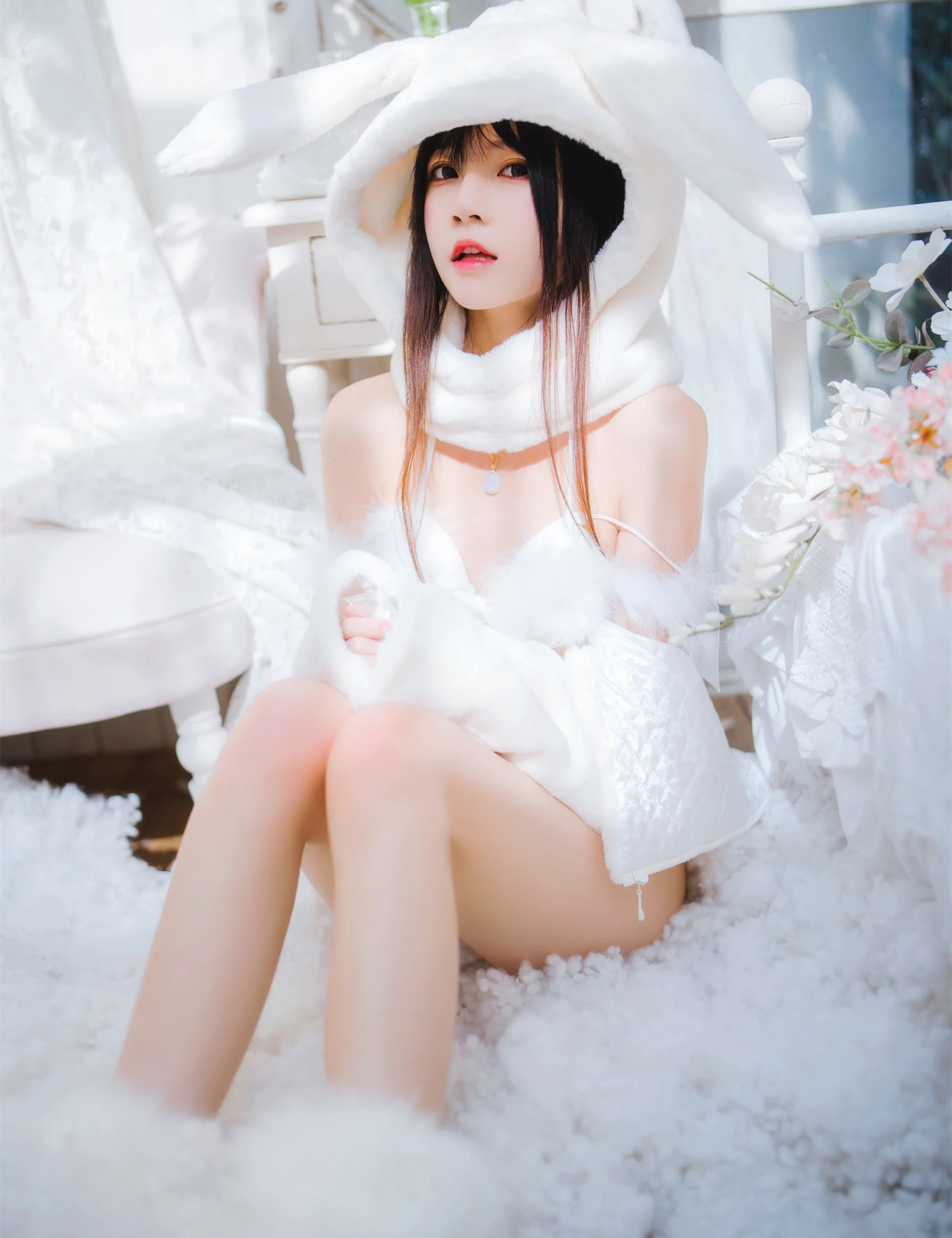 桜桃喵/桜桃喵/桜桃喵带来了一组动漫女主角风格的写真，展现出她初恋般的纯洁感。她的眼神干净得像没染尘世的水，身躯苗条，微汗肌肤折射出淡淡光泽。轻松姿势下的身體張力，让人不禁被她性感的身姿所吸引。